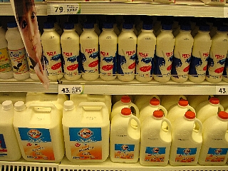 09.07.28_milk.jpg